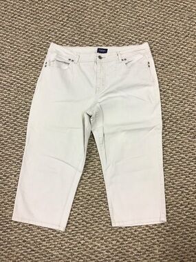 Sonoma Light Tan Capris Women’s Pants size 16